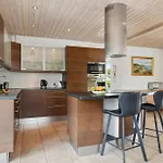 5 Bedroom In