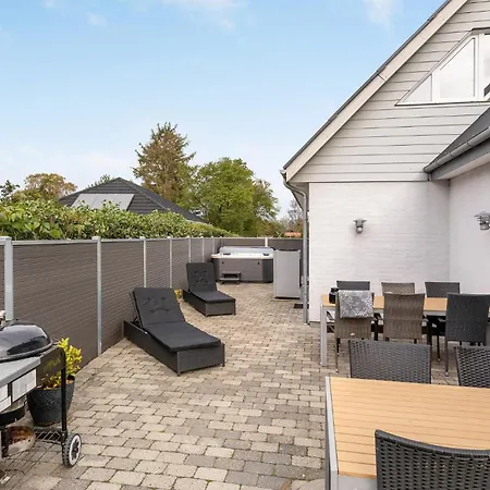 5 Bedroom In Hadsund